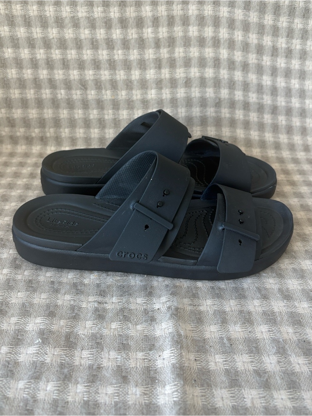 CROCS BROOKLYN BUCKLE LOW WEDGE BLACK SANDALS WOMENS 8